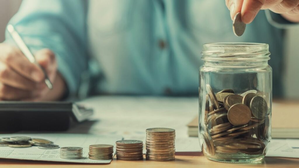 australian savings new low