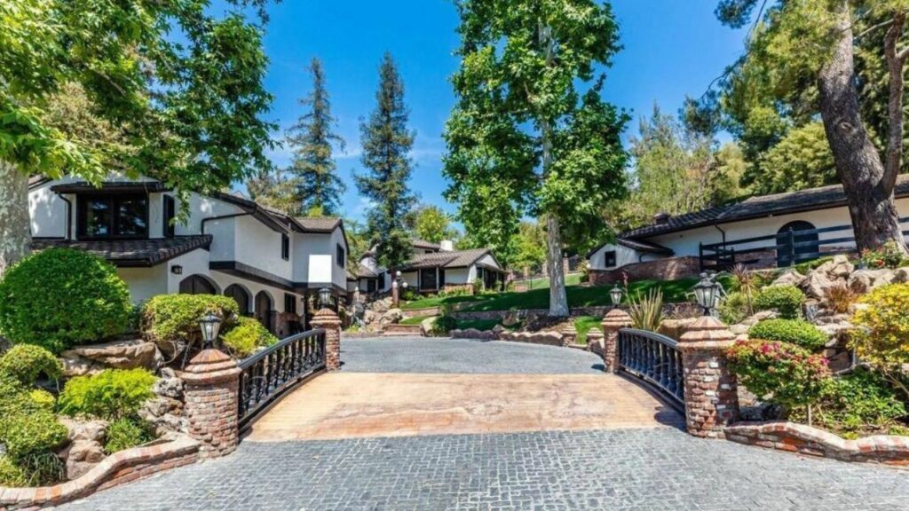 Drake Sells His Hidden Hills ‘Yolo Estate’