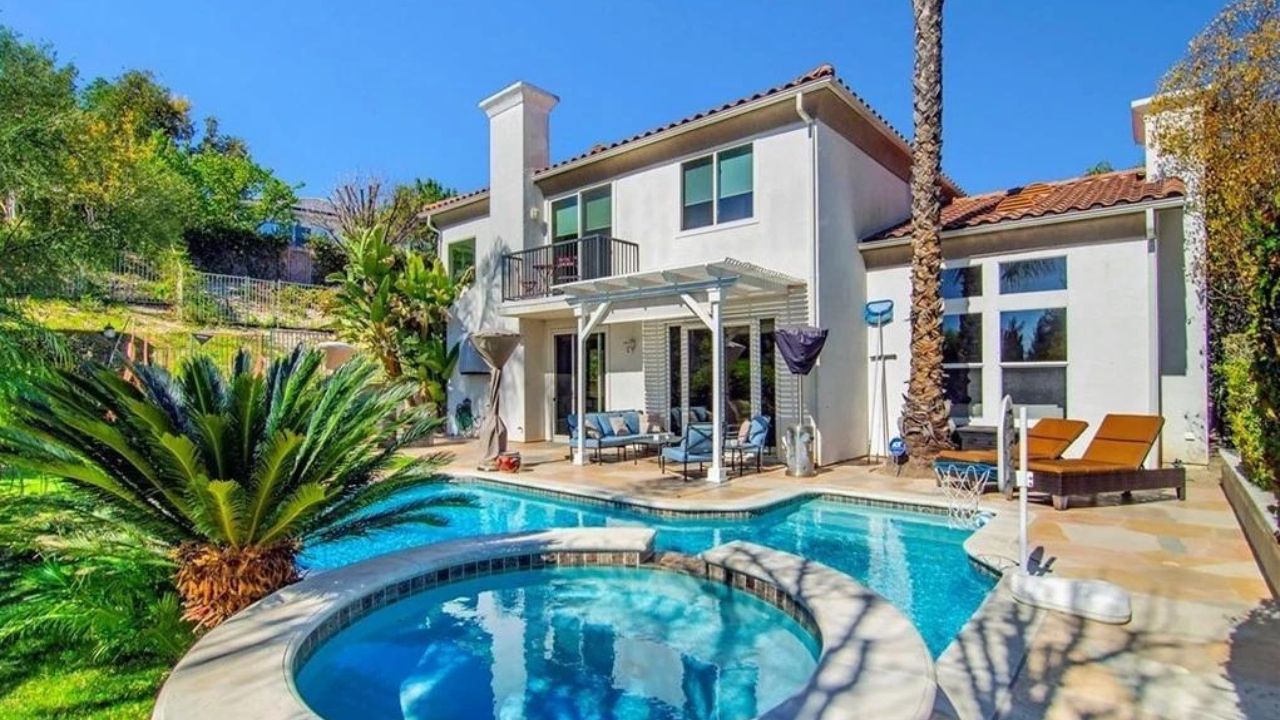 Zendaya buys her father a California dream house