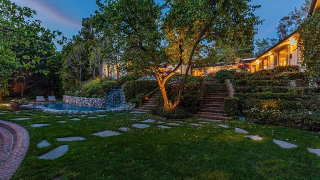 Jim Carrey Slashes Price on Brentwood Estate by 10M