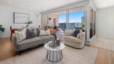 Three-bedroom apartment at 1004/489 Hunter Street breaks building record at $900,000, with Jarrod Dickens securing pre-auction sale.