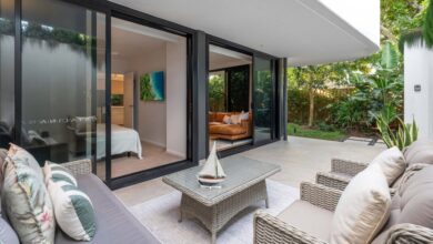 Helen Politis secured $1.53 million for a Wynnum apartment, notably above the reserve after a strategic 60-day campaign pivoted to auction.