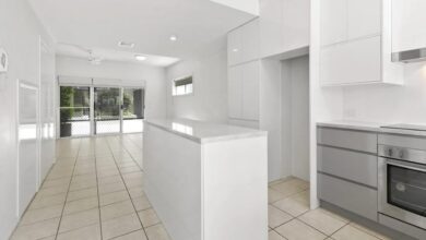 Buyer's agent Timothy Paul Allen secured a Cotton Tree townhouse in Maroochydore for $895,000, beating two competing offers through six-hour negotiations.