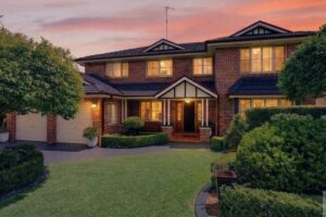 Contract race after single open: family home sells in six days