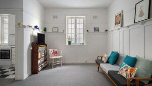 Parent helps daughter secure Darlinghurst apartment after multiple party bidding contest