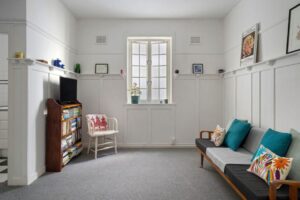 Parent helps daughter secure Darlinghurst apartment after multiple party bidding contest