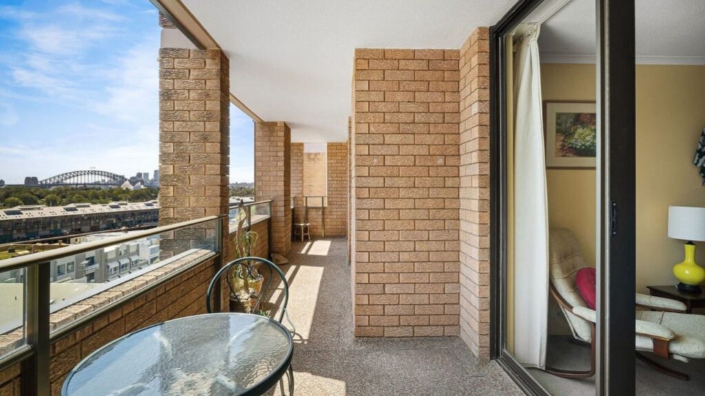 Estate sale strategy: why this agent kept the old carpet and artwork