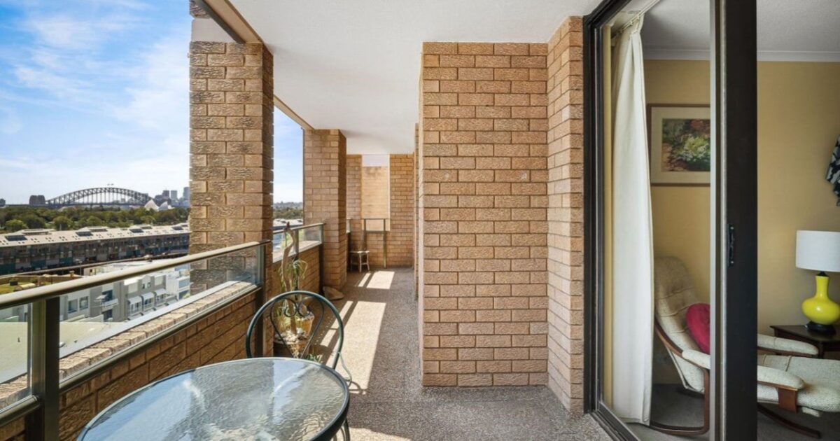 Estate sale strategy: why this agent kept the old carpet and artwork