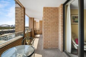 Estate sale strategy: why this agent kept the old carpet and artwork