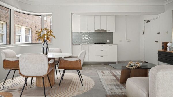 Building record for Art Deco apartment as first-home buyers flood Potts Point market