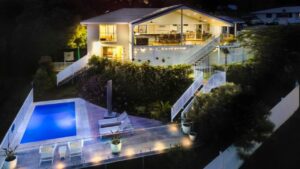 Buyers return after contract collapse to secure elevated Currumbin Waters home for $2.225 million