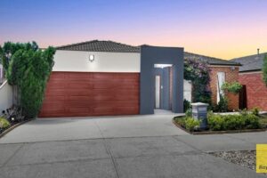 Two emotionally committed buyers push Burnside Heights house $57,000 above reserve