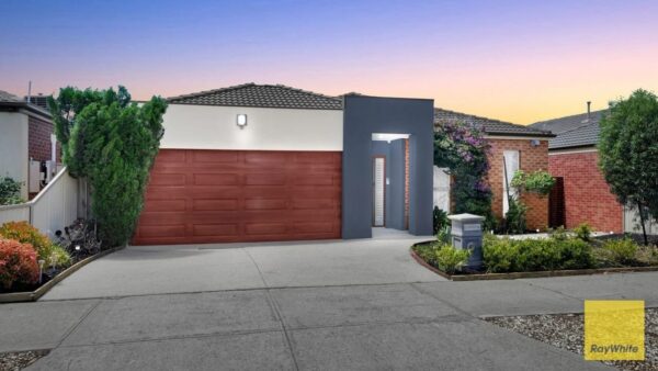 Two emotionally committed buyers push Burnside Heights house $57,000 above reserve