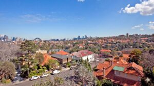 Off-market apartment sale saves vendor $15,000 while securing harbour views buyer