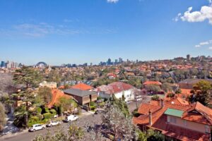 Off-market apartment sale saves vendor $15,000 while securing harbour views buyer