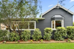 Katie Williams secures competitive sale after late-night inspection tips dual-buyer negotiation