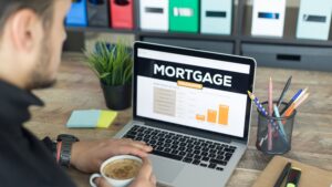 Australians are dipping into savings to cover rising rent, mortgage, and everyday costs, highlighting growing financial pressures on households. Image: Getty