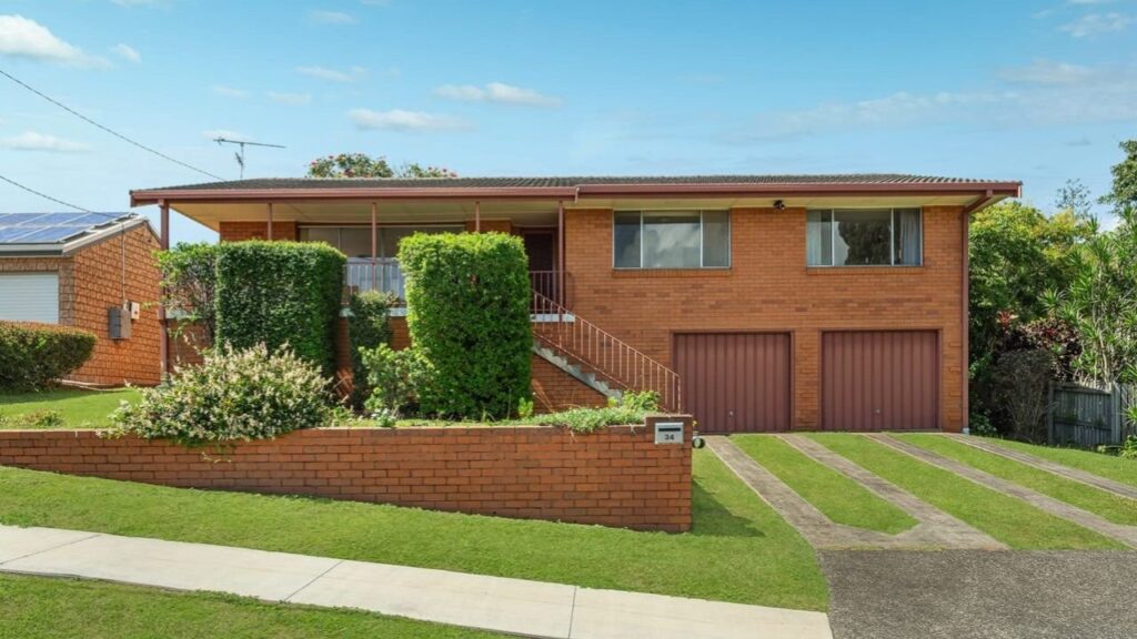 Ocean views trump renovation concerns as three-bedroom home sells at auction