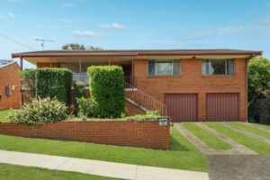 Ocean views trump renovation concerns as three-bedroom home sells at auction