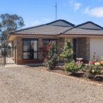 Brooke Cadd fights to keep listing and delivers coastal sea change for Adelaide buyers