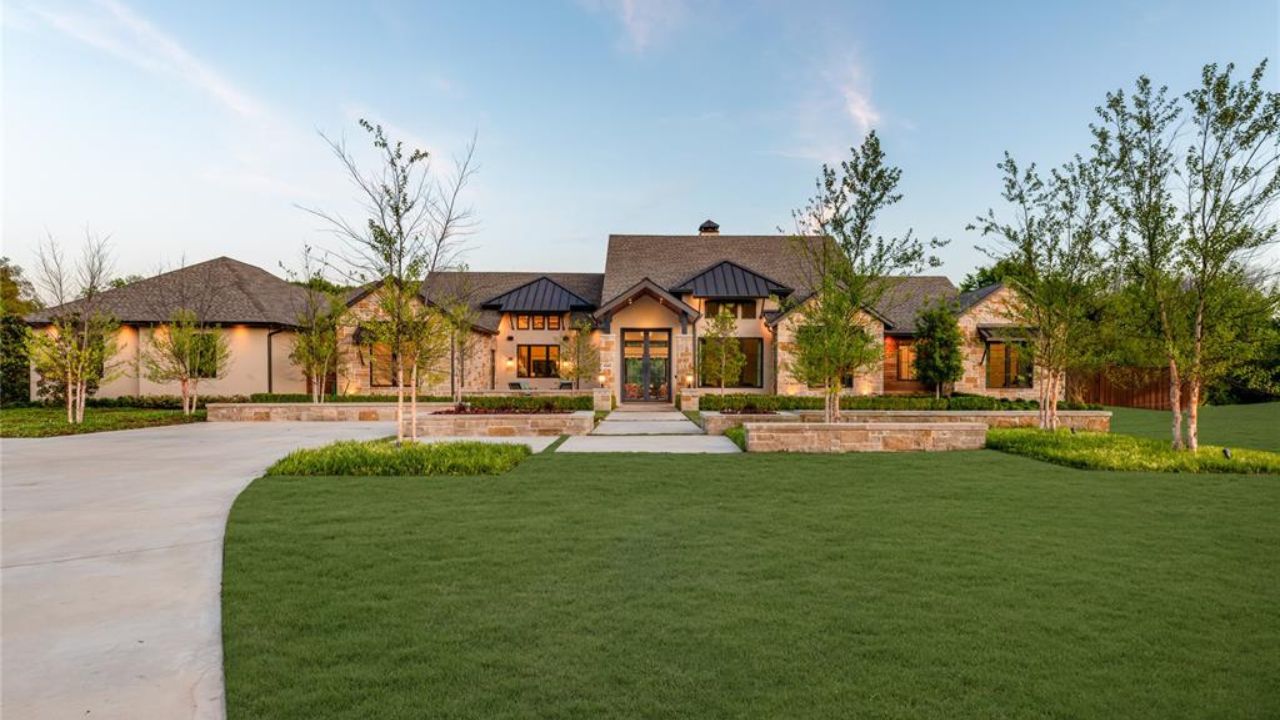 Dallas Cowboys coach lists Texas home as commute takes its toll