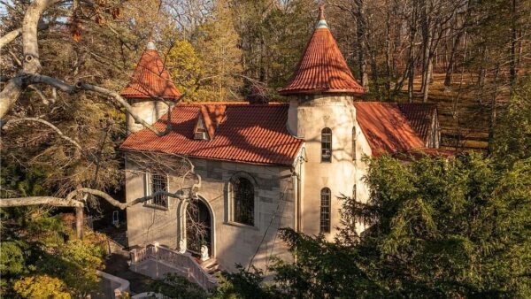 Explore Villa Keen, the historic 'Cinderella Castle' in Irvington, New York, with celebrity ties. Image: Zillow