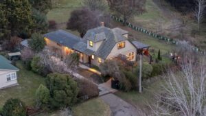 Gardens and patience deliver $700,000 result for Westbury country cottage