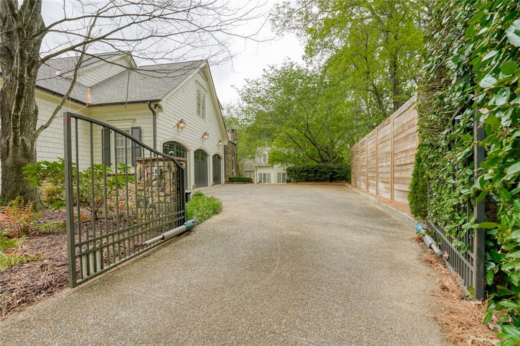 Josh Brolin lists his Atlanta estate for A$7 million. Photo: compass.com