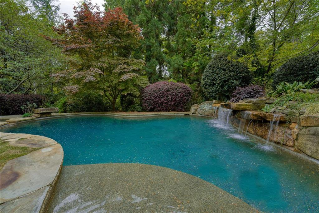 Josh Brolin lists his Atlanta estate for A$7 million. Photo: compass.com