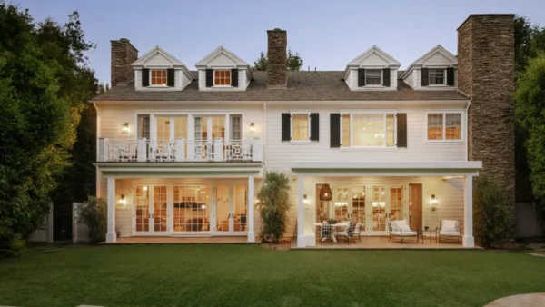 Sarah Michelle Gellar and Freddie Prinze Jr. list their Brentwood family home of 13 years for A$14.7 million. Image: cindyambuehl.com