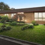 Twice-weekly buyer contact strategy delivers four-bidder auction for Wantirna original home