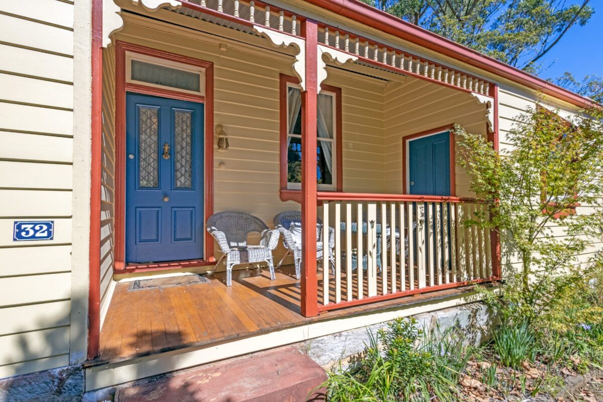 Driving Driving director lists Blue Mountains cottage