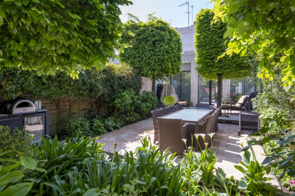 Hanover Terrace property and mews, photo credit: Aston Chase