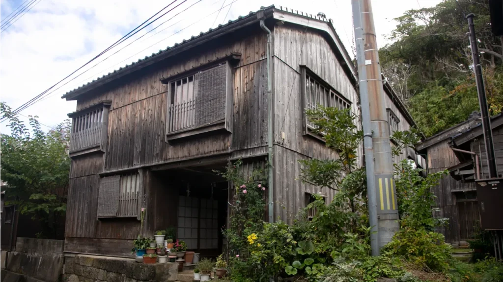Japan: Selling real estate for 1 Yen. Image - Deposit Phtotos