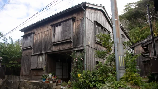 Japan: Selling real estate for 1 Yen. Image - Deposit Phtotos