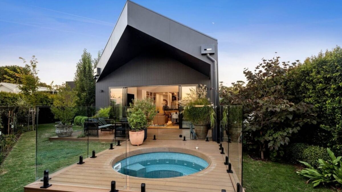 Family ties bring interstate buyers to architectural Daylesford home with heated plunge pool