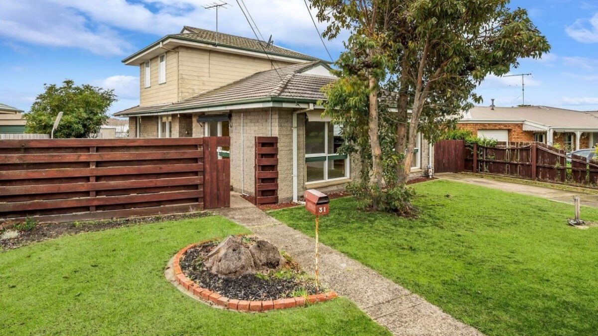 Jason Barnett's mid-campaign pivot secures sale in Grovedale to first-home buyer