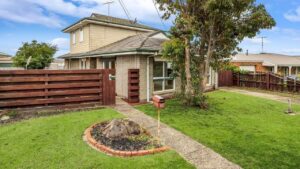 Jason Barnett's mid-campaign pivot secures sale in Grovedale to first-home buyer