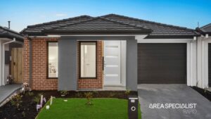 Officer house sells as agent turns hesitant buyers into believers