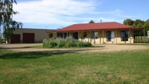 Natalie Robinson secures $6.5m chicken farm sale in 24 hours after vendor waited two years